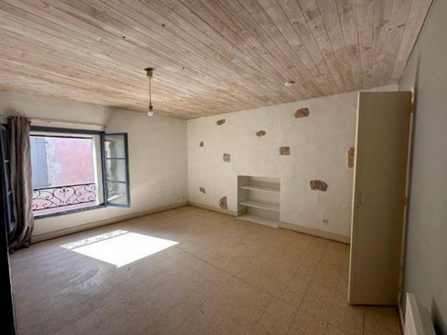 Immeuble avec 3 lots dans le centre de Montpezat de Quercy