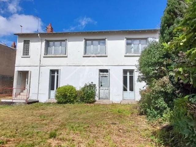 Immeuble avec 3 Logements au Centre de NERIS
