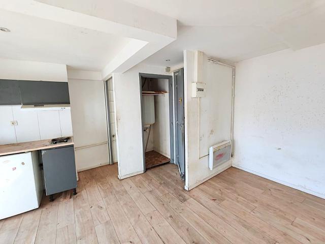 Immeuble avec 4 appartements, cave et grenier 92m² Béziers