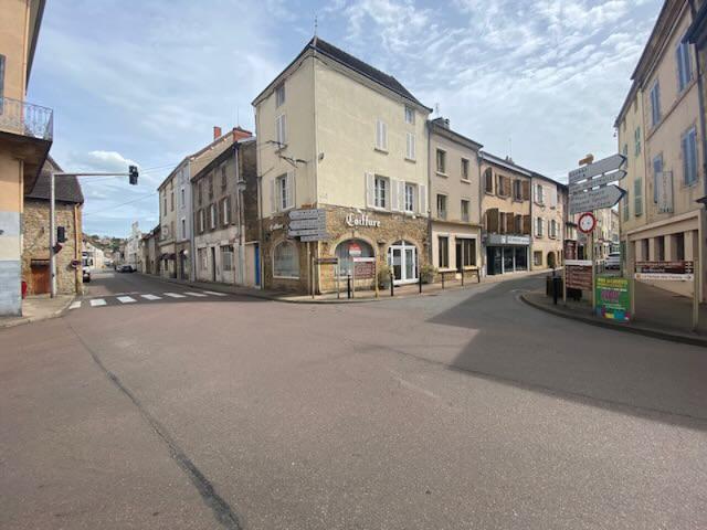 Immeuble centre ville commerce et habitation