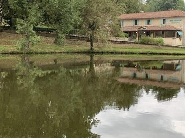 Immeuble Chateau 600 m2 gorses