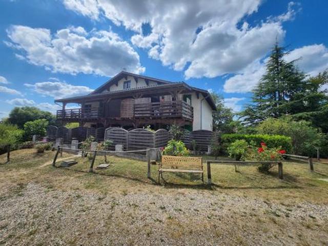 Immeuble commercial comprenant 5 appartements