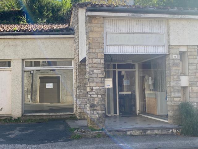 IMMEUBLE COMMERCIAL COMPRENANT UN GRAND BUREAU, ET PARKING