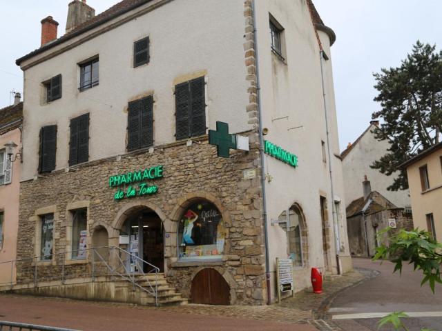 Immeuble commercial idéalement situé en plein centre du vill. 270m² Arnay le Duc