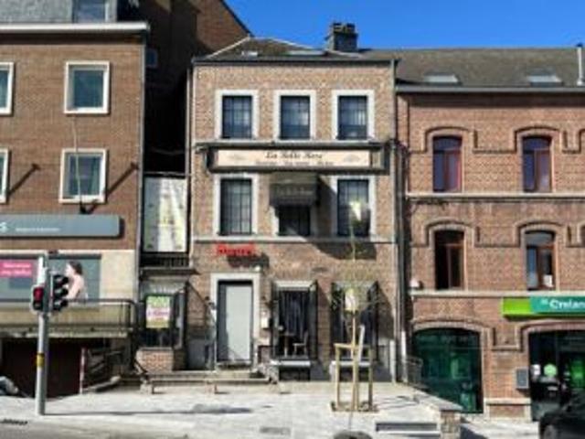 Immeuble commercial idéalement sis au cœur de Beauraing !