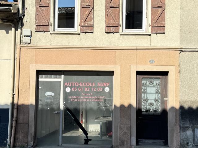 IMMEUBLE composé d'un local pro et d'un appartement avec 200 m2 de jardin