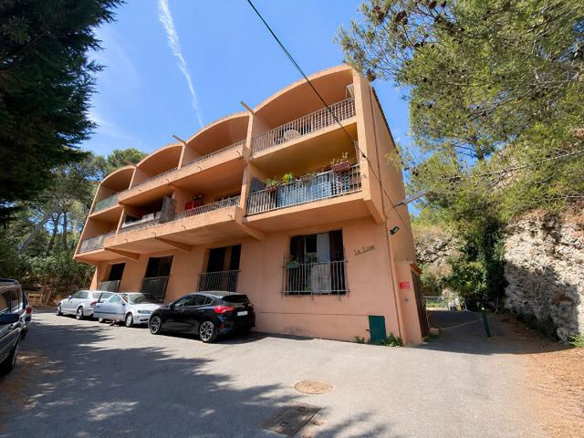 IMMEUBLE COMPOSE DE 12 STUDIOS MARTIGUES JONQUIERES
