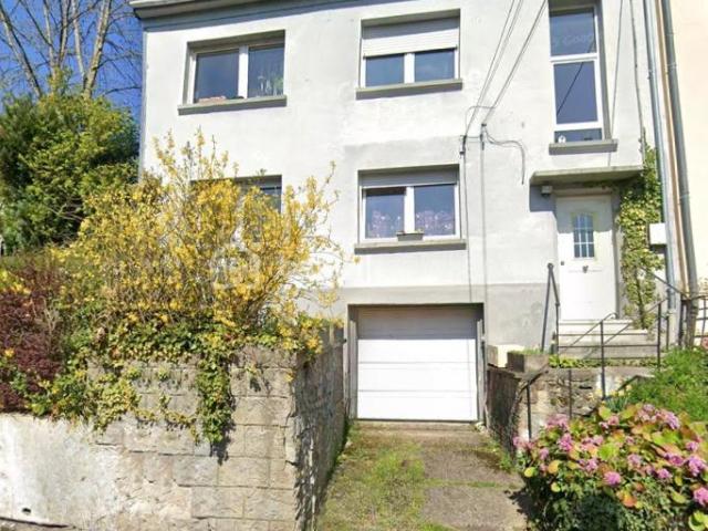Immeuble complet de 160 m2 2 appartements Garage et jardin – Libre d’occupation