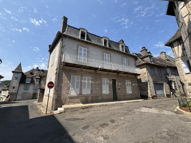 IMMEUBLE DANS LE CENTRE HISTORIQUE