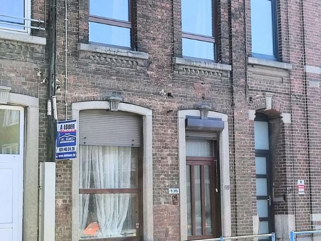 Immeuble d'appartements à louer pour 450 euro avec 3 chambres à coucher