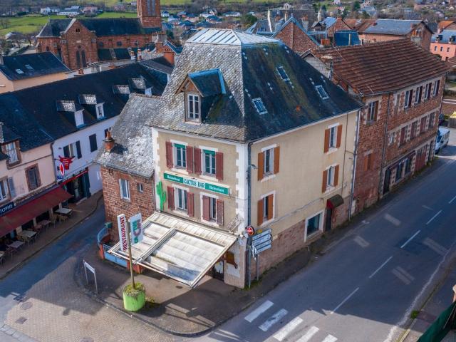 IMMEUBLE de 490 m² + garage 490m² Saint Christophe Vallon