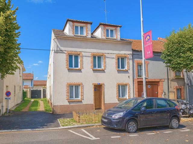 IMMEUBLE DE 5 APPARTEMENTS A VILLEMONBLE PROCHE TTRANSPORTS ET COMMERCES