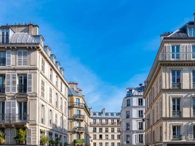 Immeuble de 8 appartements et de 4 surfaces commerciales