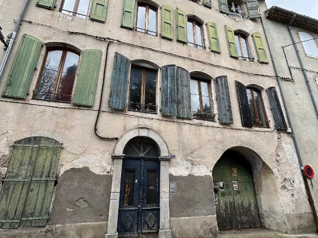 Immeuble de 3 appartements avec jardin commun