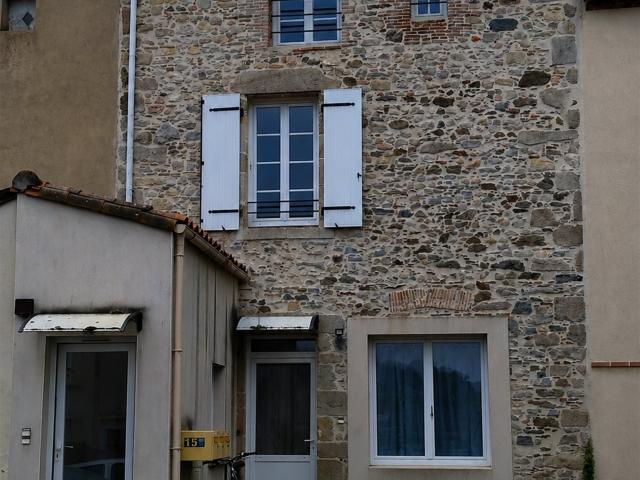Immeuble de 3 appartements en centre bourg 164m² Essarts en Bocage