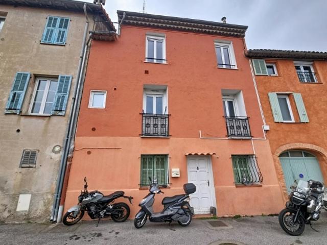 Immeuble en monopropriété de 3 appartements Saint Laurent Du Var