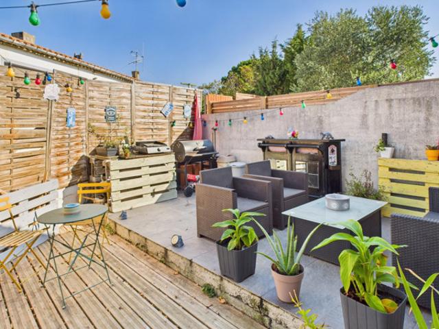 IMMEUBLE DE 3 GRANDS APPARTEMENTS SANS COPROPRIETE TRÈBES