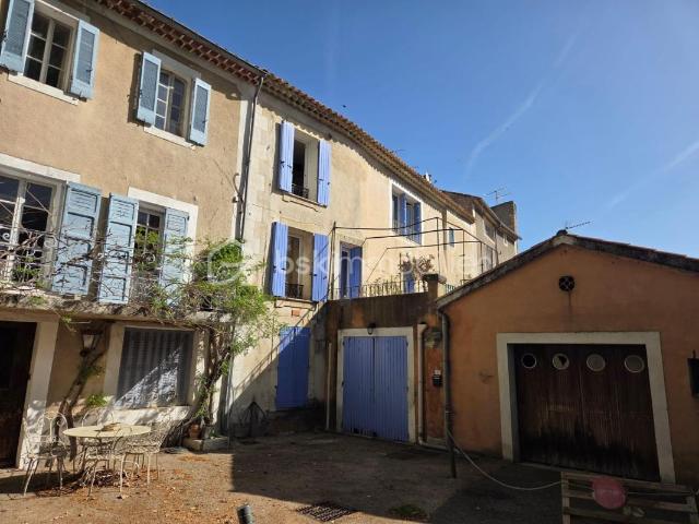 Immeuble de village avec terrasse et fort potentiel