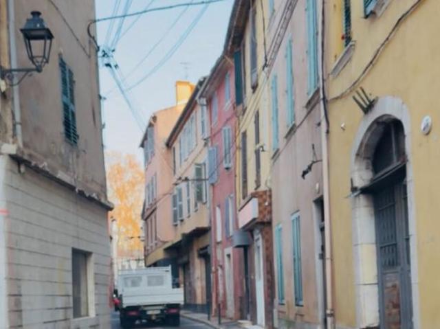 Immeuble de ville à rénover La Seyne sur Mer Centre ville SOUS COMPROMIS