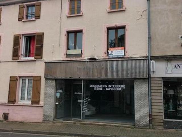 Immeuble de ville avec local commercial