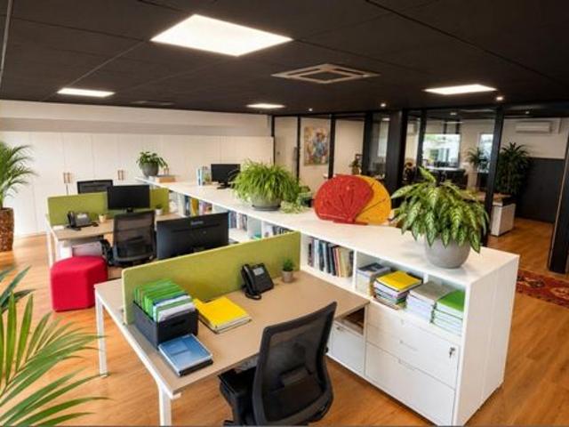 IMMEUBLE DE BUREAUX NEUF À VENDRE – BÈGLES CENTRE