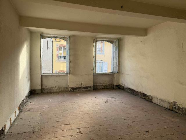 Immeuble de caractère à rénover Emplacement premium dans la Bastide St Louis