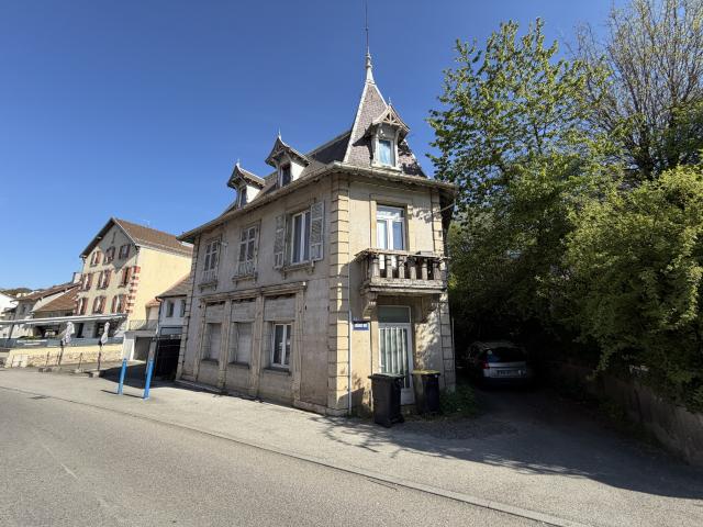 Immeuble de caractère proche de la frontière suisse