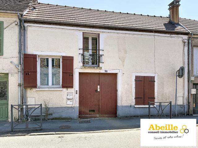 IMMEUBLE DE DEUX APPARTMENTS EN CENTRE VILLLE AVEC TERRAIN ET GRANGE