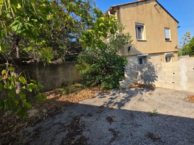 Immeuble de deux appartements T3 avec extérieurs