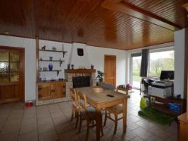 Immeuble de deux appartements garage entrepôt jardin