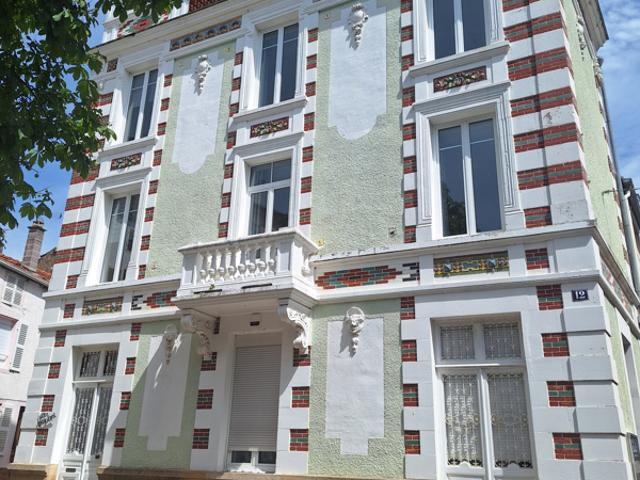 Immeuble de prestige de 106 m2 habitables proche thermes et