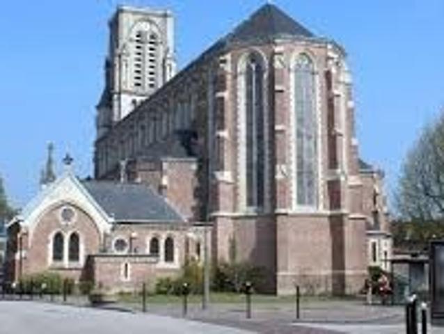 IMMEUBLE DE RAPPORT AU COEUR DE WAMBRECHIES