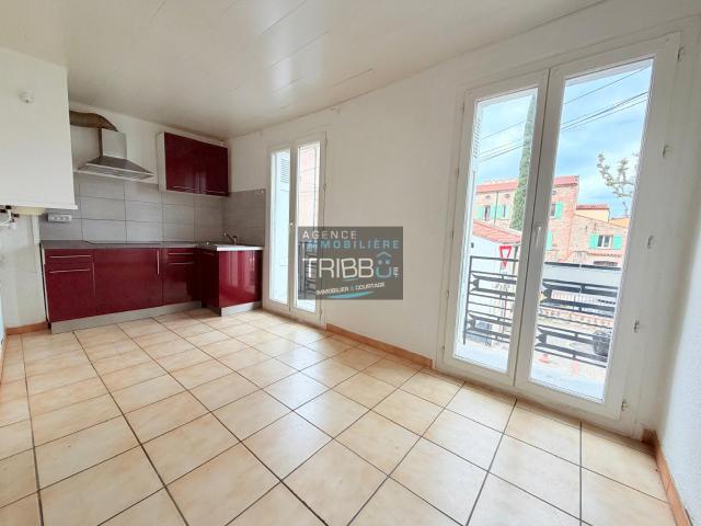 IMMEUBLE DE RAPPORT AVEC 3 APPARTEMENTS A MILLAS