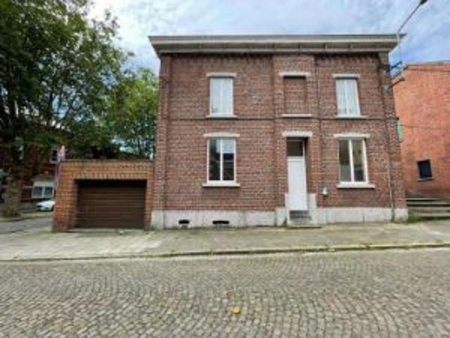 Immeuble de rapport avec 2 appart et 2 garages