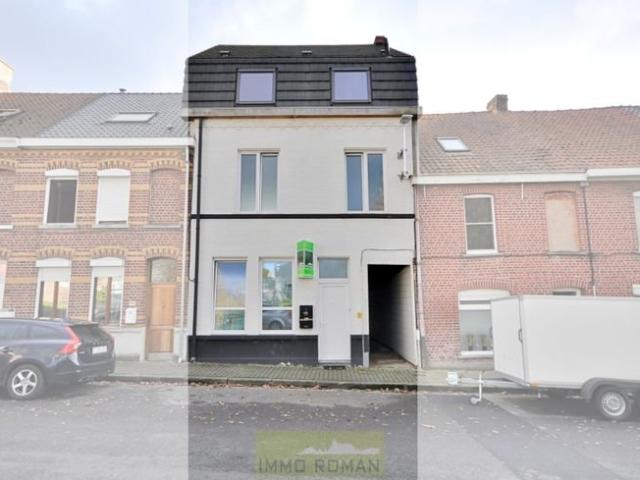 Immeuble de rapport avec 2 appartements rénovés à Renaix.