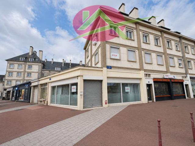 immeuble de rapport avec 2 cases commerciales
