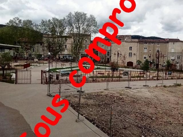 Immeuble de rapport avec 4 appartements et un local commercial !