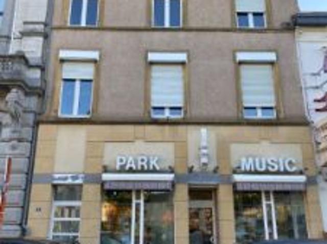Immeuble de rapport avec rez commercial à vendre