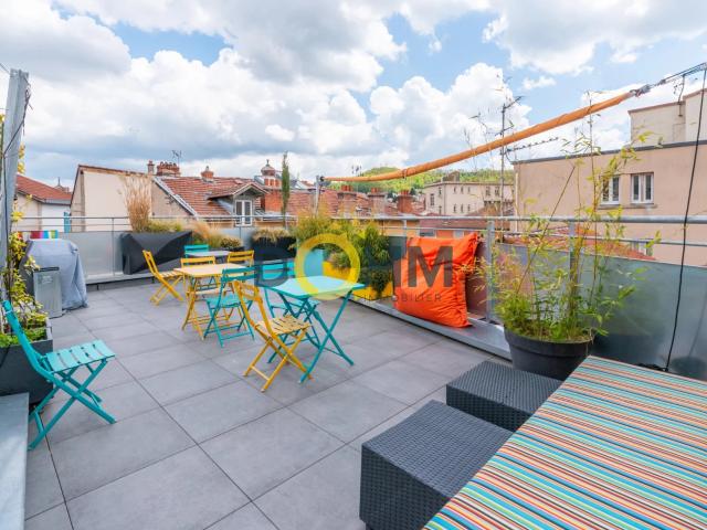 Immeuble de rapport avec toit terrasse et garage