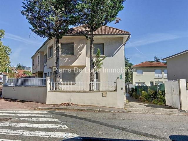 Immeuble de rapport à Bron 325m² Bron