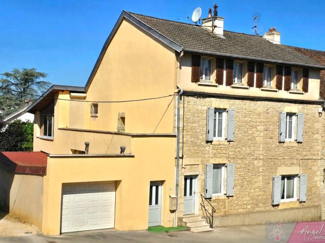 IMMEUBLE DE RAPPORT A DOLE 2 LOGEMENTS INDEPENDANTS + GARAGE + JARDIN