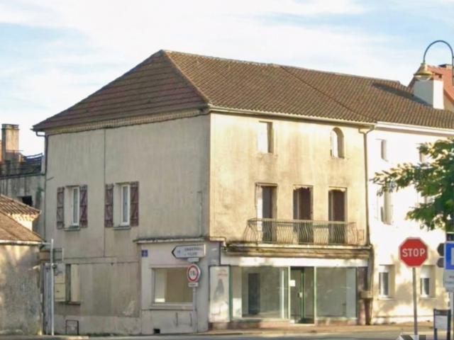 Immeuble de rapport à fort potentiel ? Centre ville de La Coquille 24450