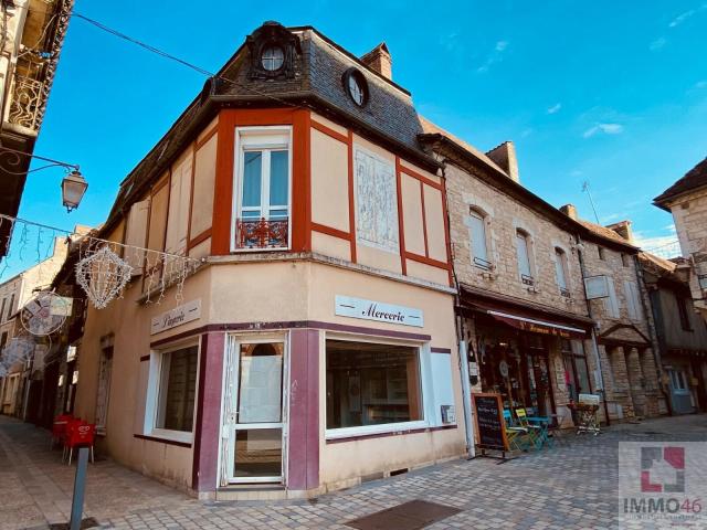 Immeuble de rapport Appt T2 + Grenier + 2 caves 126m² Gramat