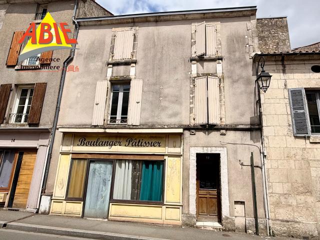 Immeuble de rapport centre ville FONTENAY LE COMTE