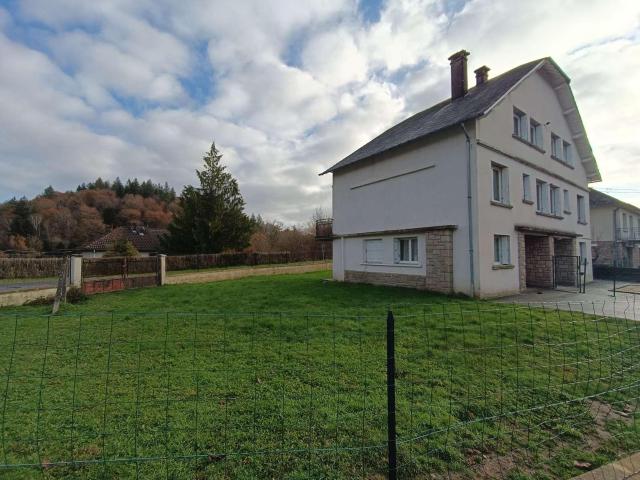 Immeuble de rapport, composé de deux T3 et un T4, proche de. 233m² Tulle