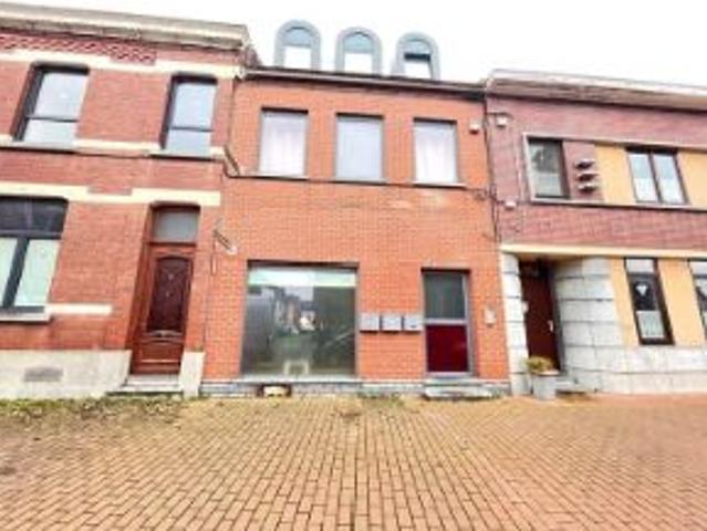 Immeuble de rapport comprenant 1 dispensaire, 2 appartements