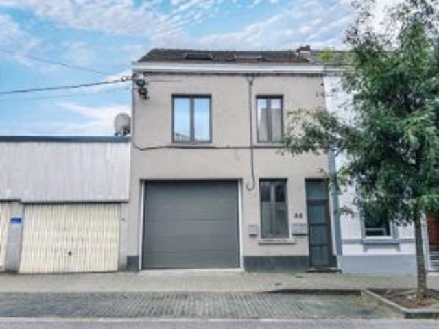 Immeuble de rapport comprenant 2 Appartements + un HANGAR