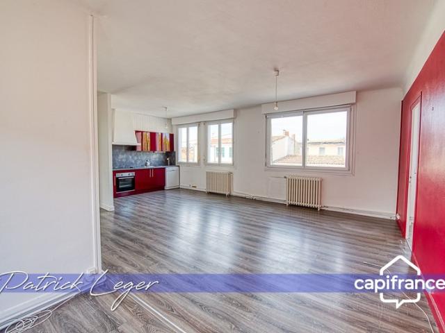 Immeuble de rapport de 160 m², avec local commercial au rez de chaussée, appartement T4 à l’étage, à 20 minutes à pied de la gare de La Rochelle