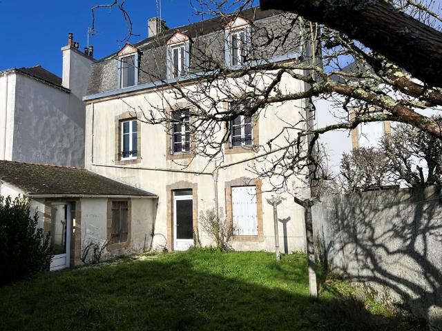 Immeuble de rapport de 221 m² _ Gare AURAY