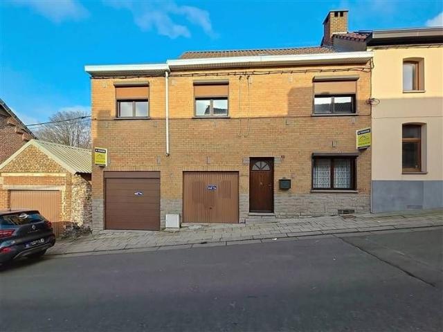 Immeuble de rapport de 2 unités + garages et jardin